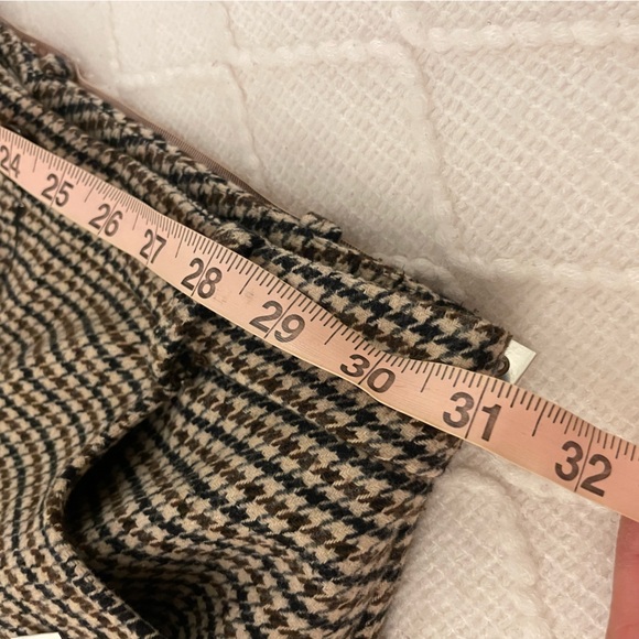 Plaid skirt
Slip in front
Great condition - Picture 7 of 7